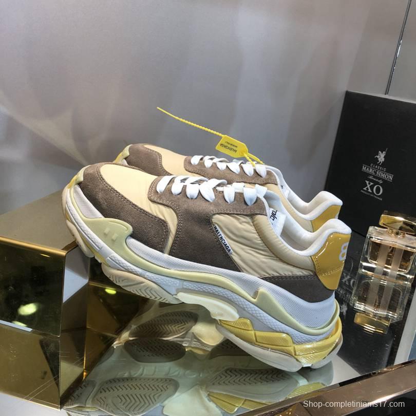 Men/Women Balenciaga Triple S 2.0 Sneaker khaki Item 6380340