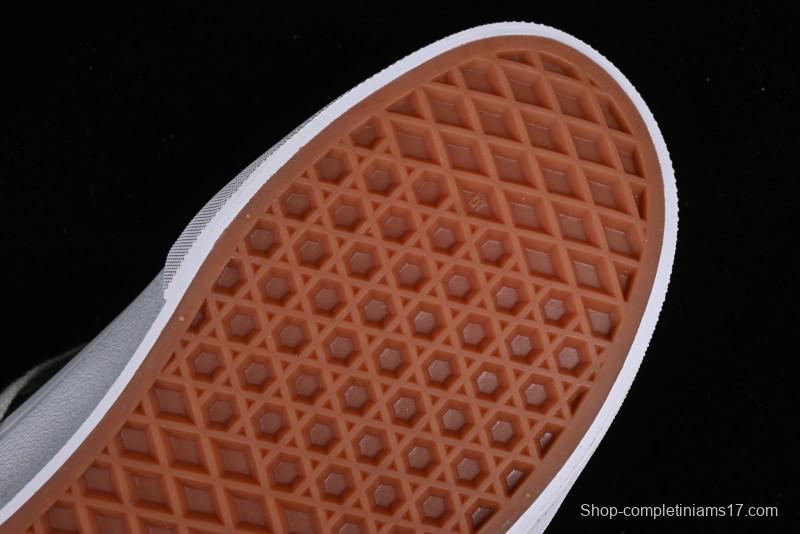 Vans Classics Knu Skool Retro Sneakers with Enlarged Toe and Thickened Tongue - VN0009QCLC2