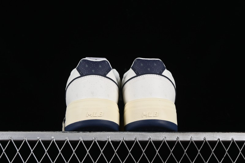 MLB Chunky Liner Basic New York Yankees Thick Sole Casual Sneakers with 6cm Height Increase - 3ASXCBO3N07NYD