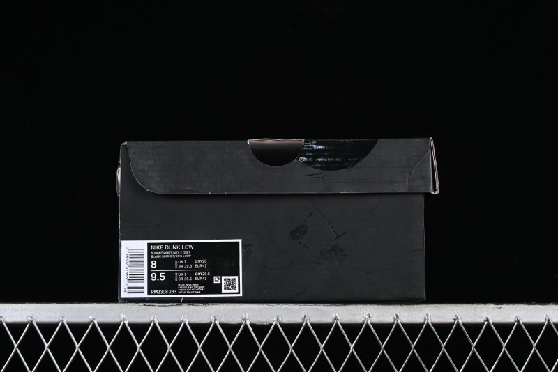 Nike Supreme x Nike SB Dunk Low Casual Skate Shoes in Beige Grey - RM2308-233