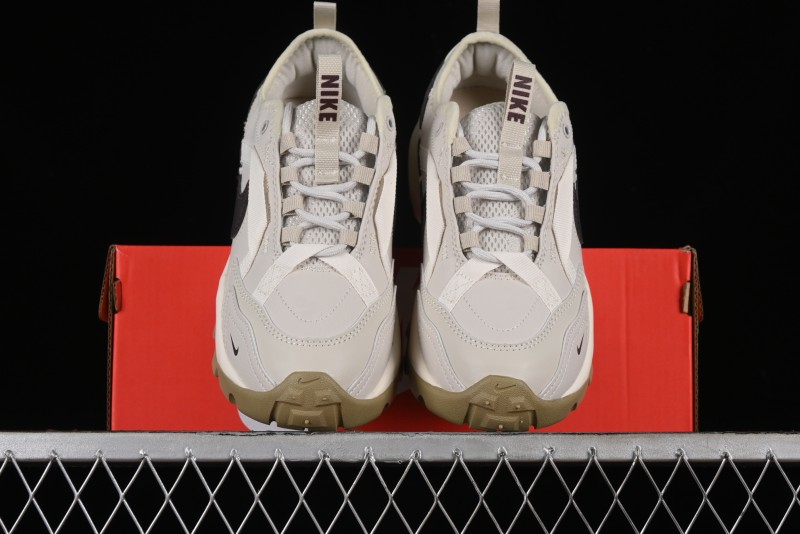 Nike TC 7900 Retro Dad Shoes with Reflective Swoosh and Cushioned Sole - DD9682-003