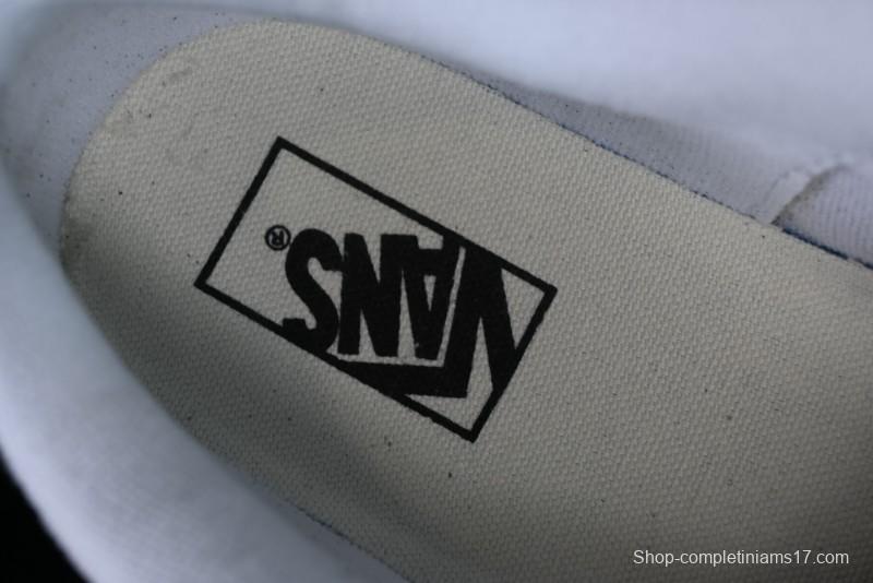 Vans Classics Knu Skool Retro Sneakers in Black & White - VN0AUAK375