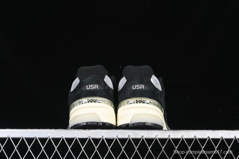 New Balance Made In USA 992 Classic Retro Running Shoes with Superior Cushioning - M992BL