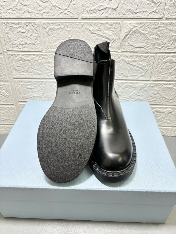 2024 Unisex Prada Black Patented Leather Imported Calfskin Chelsea Boots MJ00360
