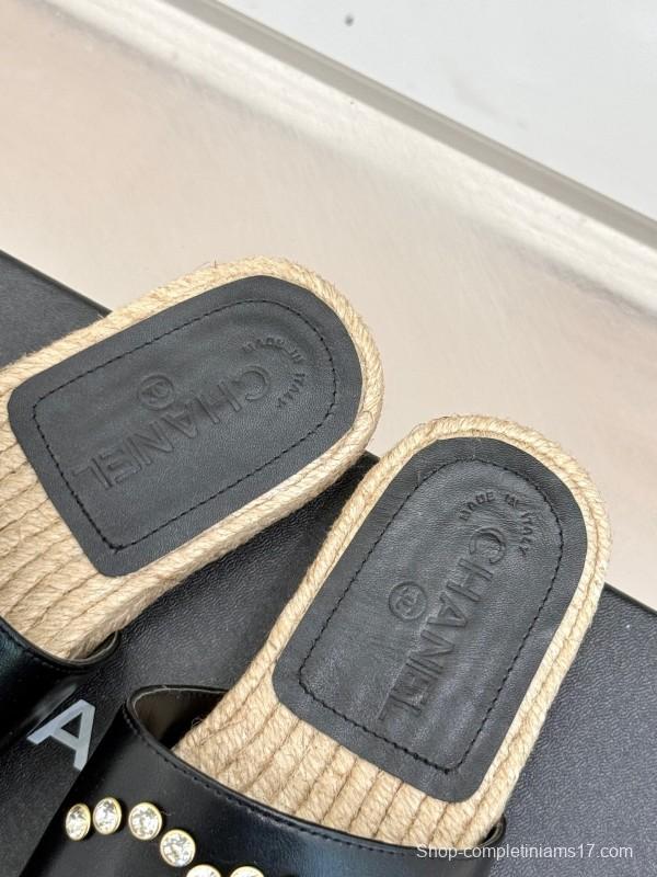 2025 Slippers Chanel Black Leather Slippers