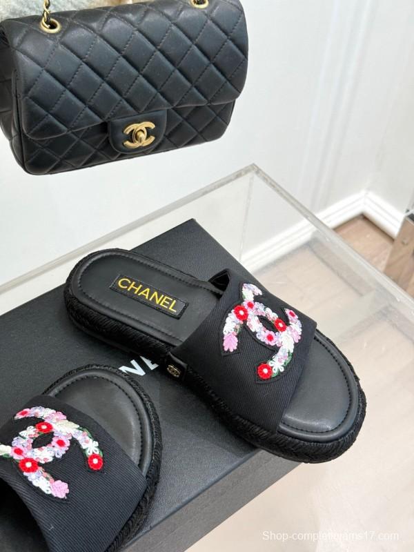 2025 Slippers Chanel Black Embroidered Fabric Slippers