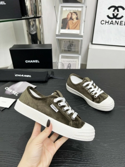 2025 Women Chanel Army Green Suede Casual Sneakers