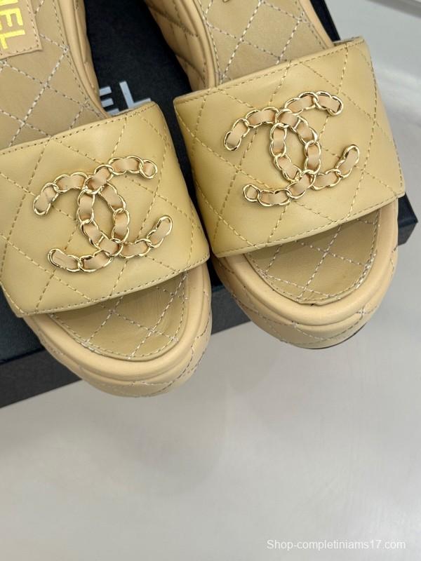 2025 Slippers Chanel Beige Leather Platform Quilted CC Chain