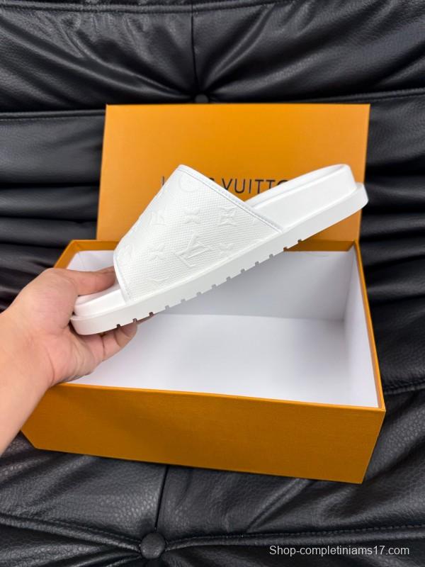 2025 Unisex Louis Vuitton White Leather Slippers AS00170