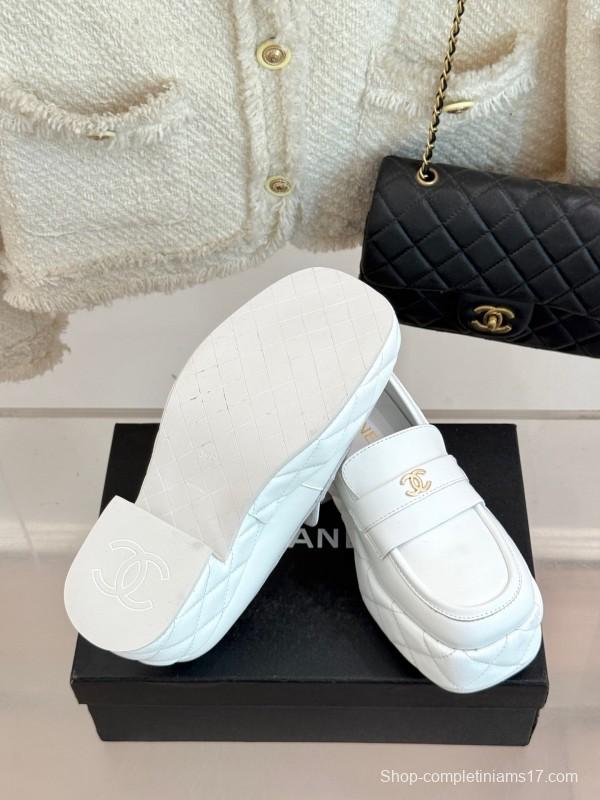 Chanel 25K Fall/Winter New Double C Platform Loafer Shoes with Waterproof Platform - KFY00320