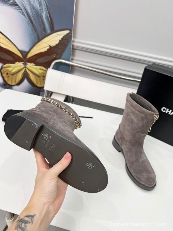 Chanel Spring/Summer 2025 Quilted Leather Chain CC Four-Leaf Clover Flat Ankle Boots - LY00400