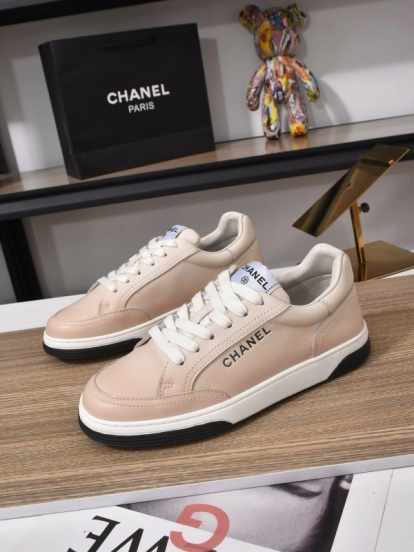 Chanel Classic Loafer with Gradient Logo and Platform Sole - KFY00350