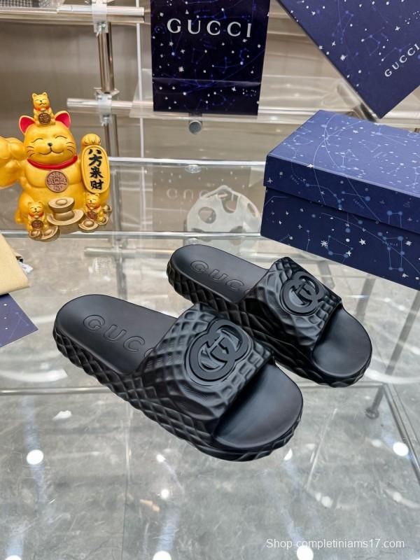 Gucci Lido Interlocking G Men's Sandals with Textured Rubber Sole - AS00170