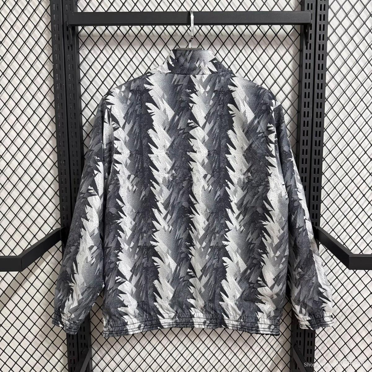 25/26 Juventus Grey with White Zigzag Pattern Full Zipper Windbreaker